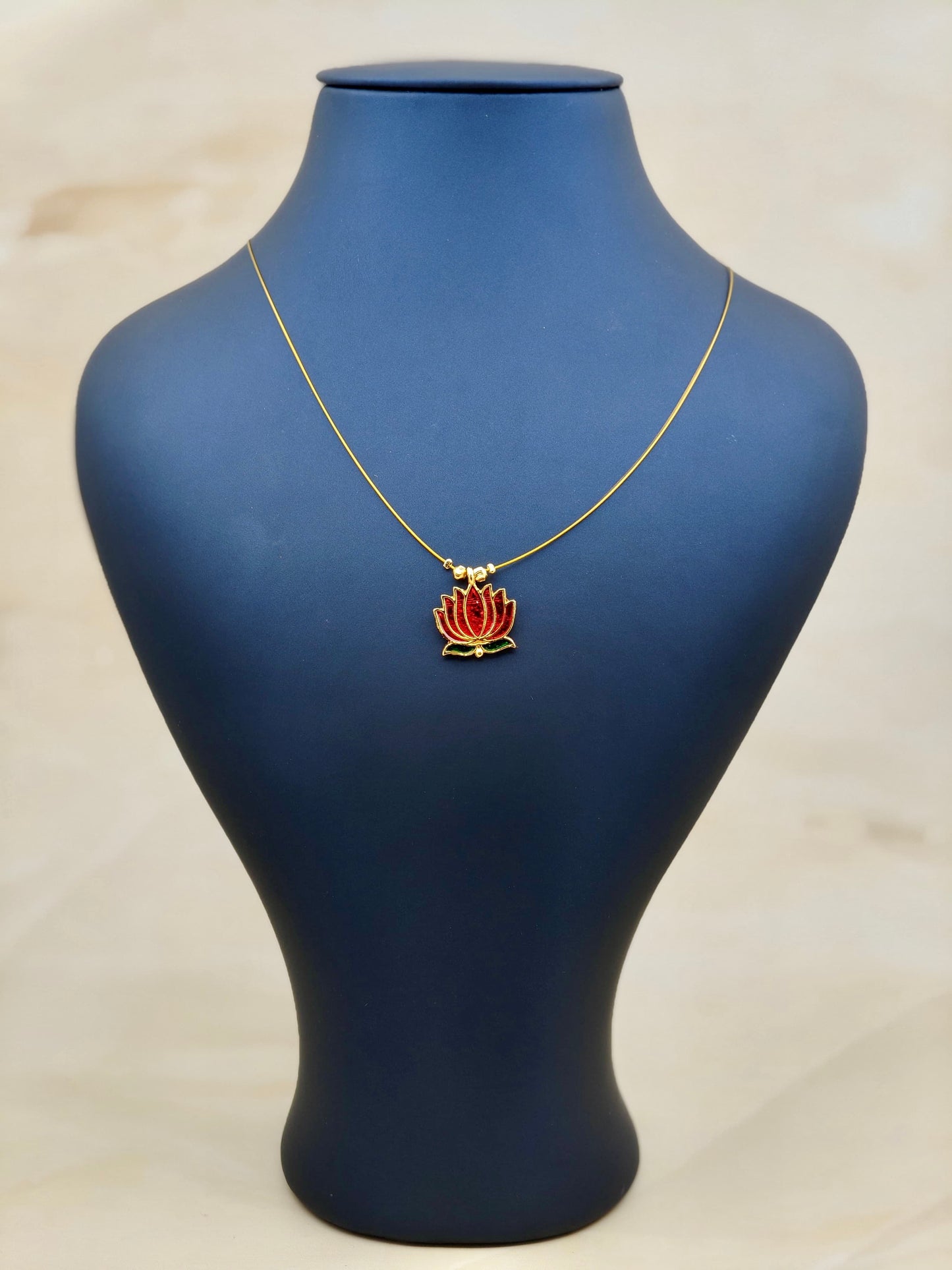 Single Lotus Pendant Invisible chain Maroon