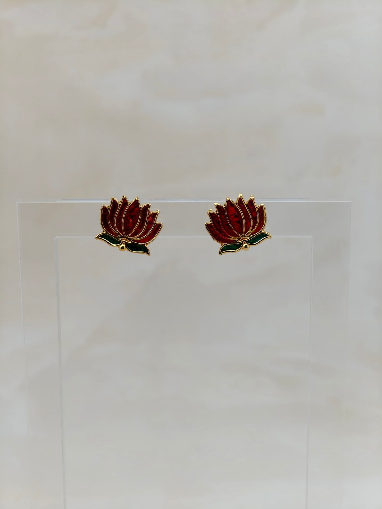 Single Lotus Pendant Invisible chain Maroon