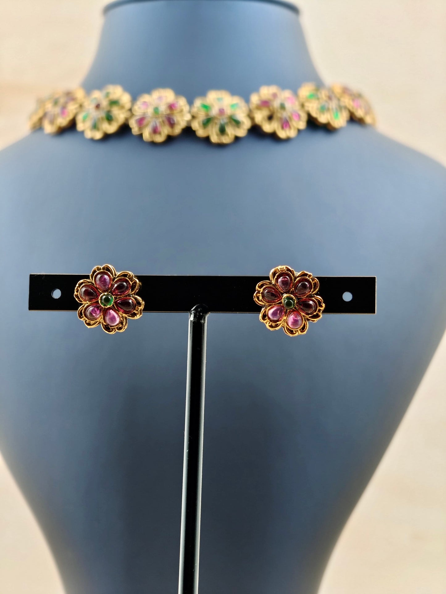 Trending Floral Pattern Necklace