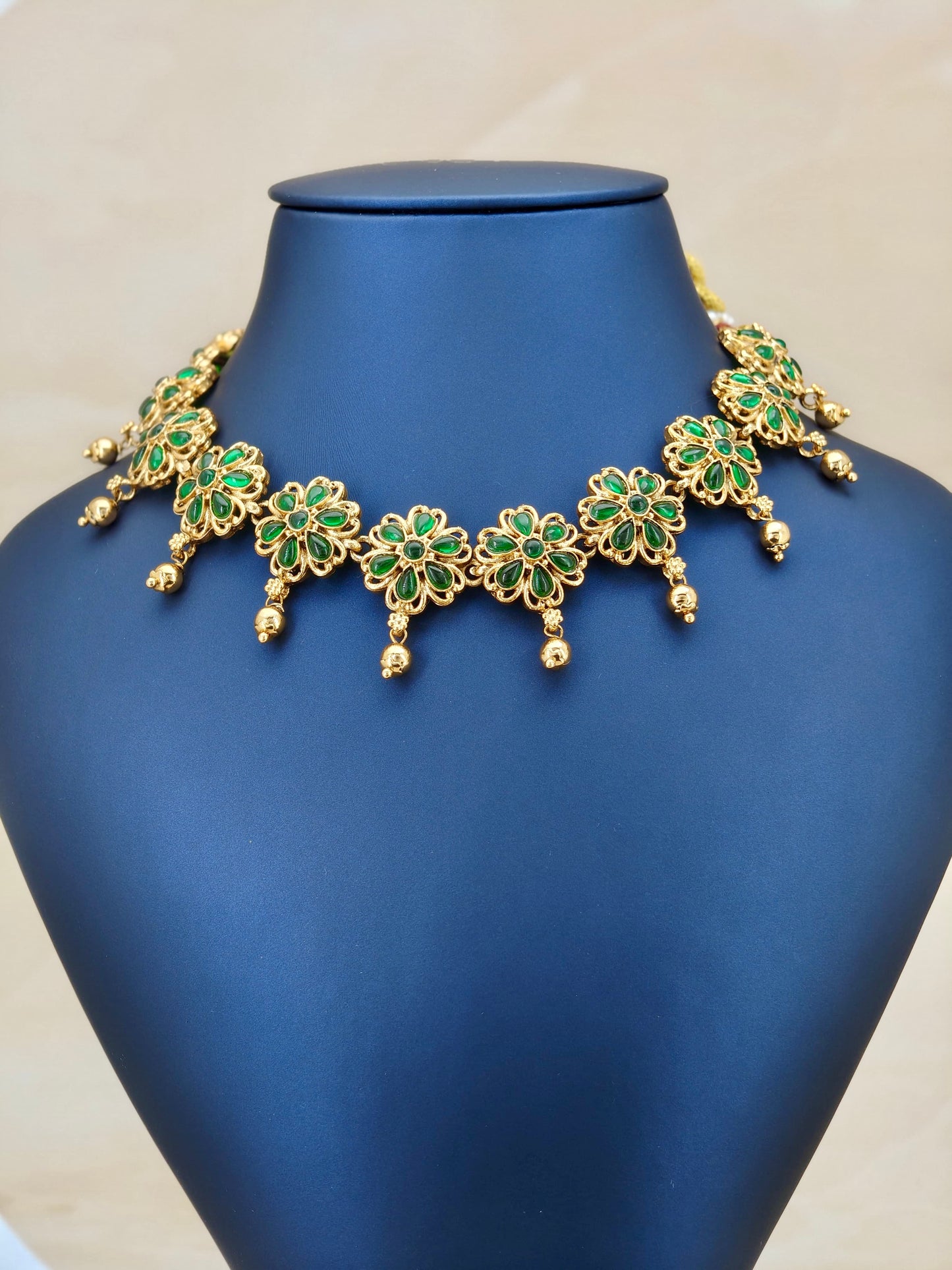 Floral Pattern Hanging necklace Green