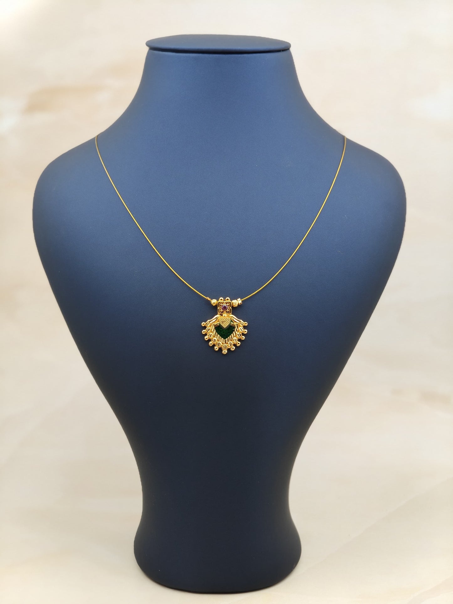 Palakka Pendant Invisible Chain
