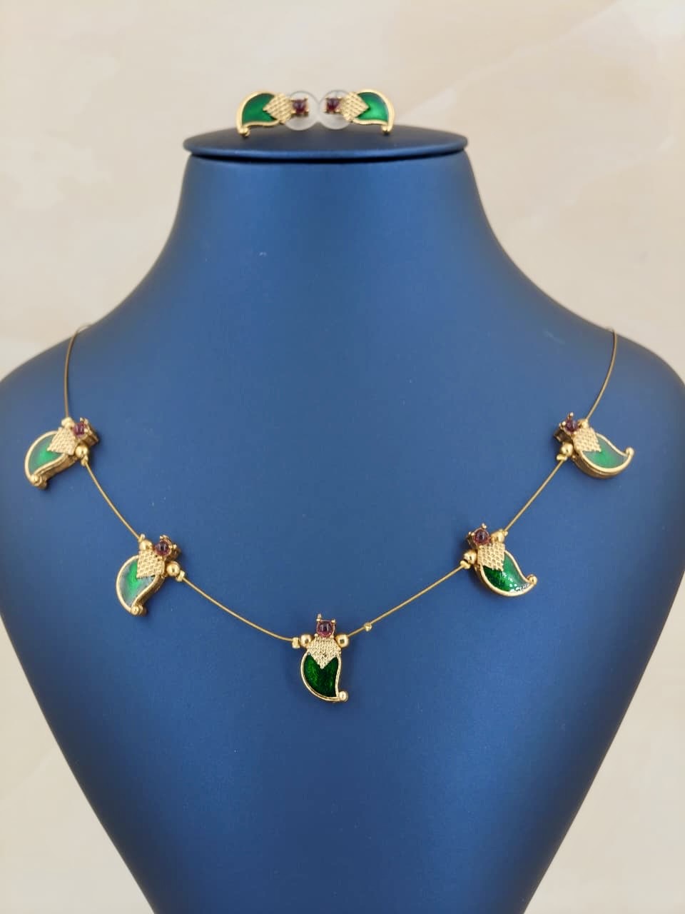 Beautiful Mango palakka Invisible Necklace Green
