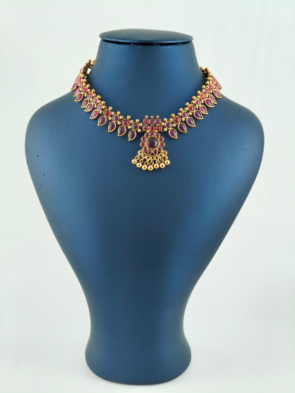 Beautiful Kemp stone necklace Ruby