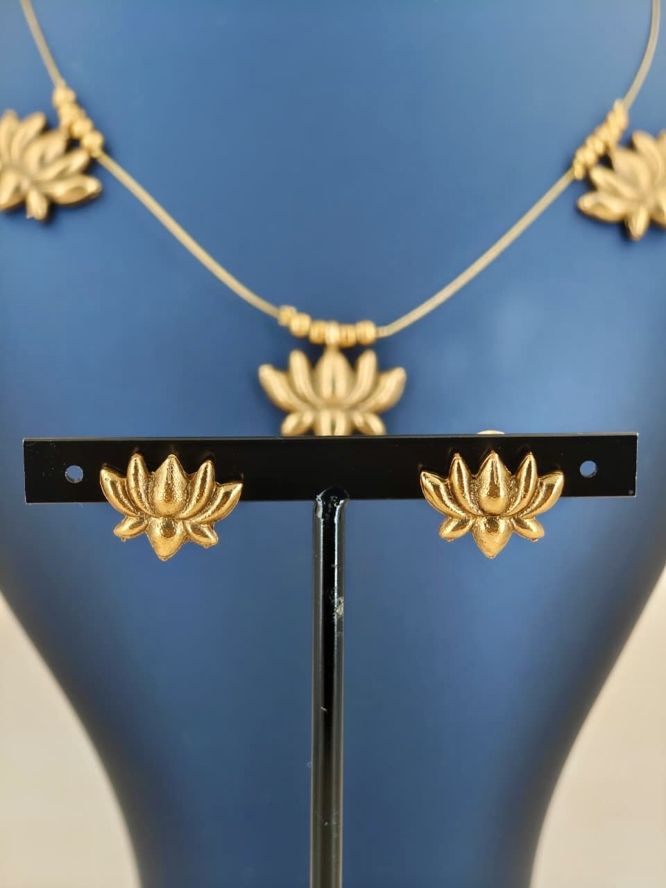 Beautiful Golden Lotus Invisible Necklace