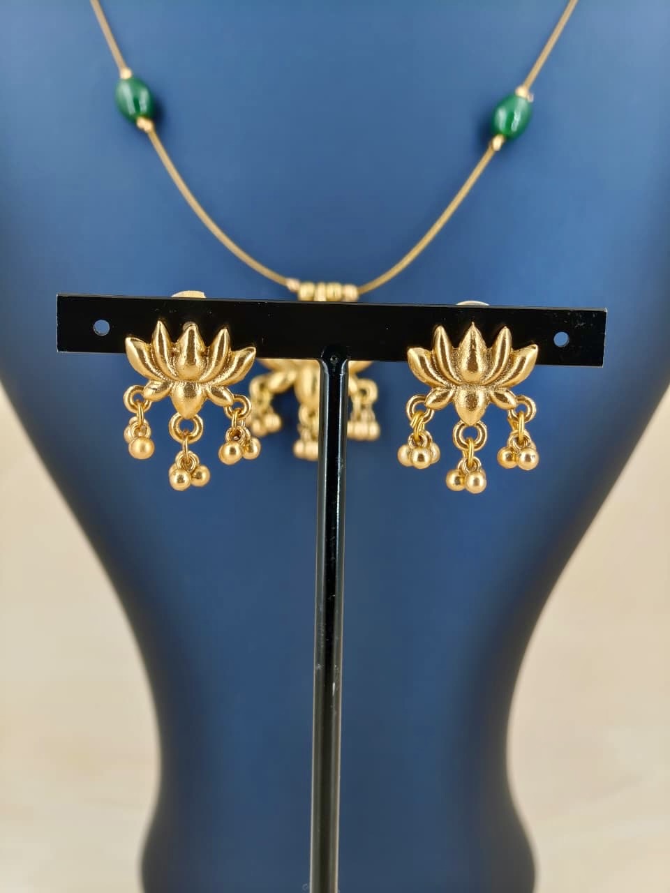 Single Pendant Lotus Invisible Necklace