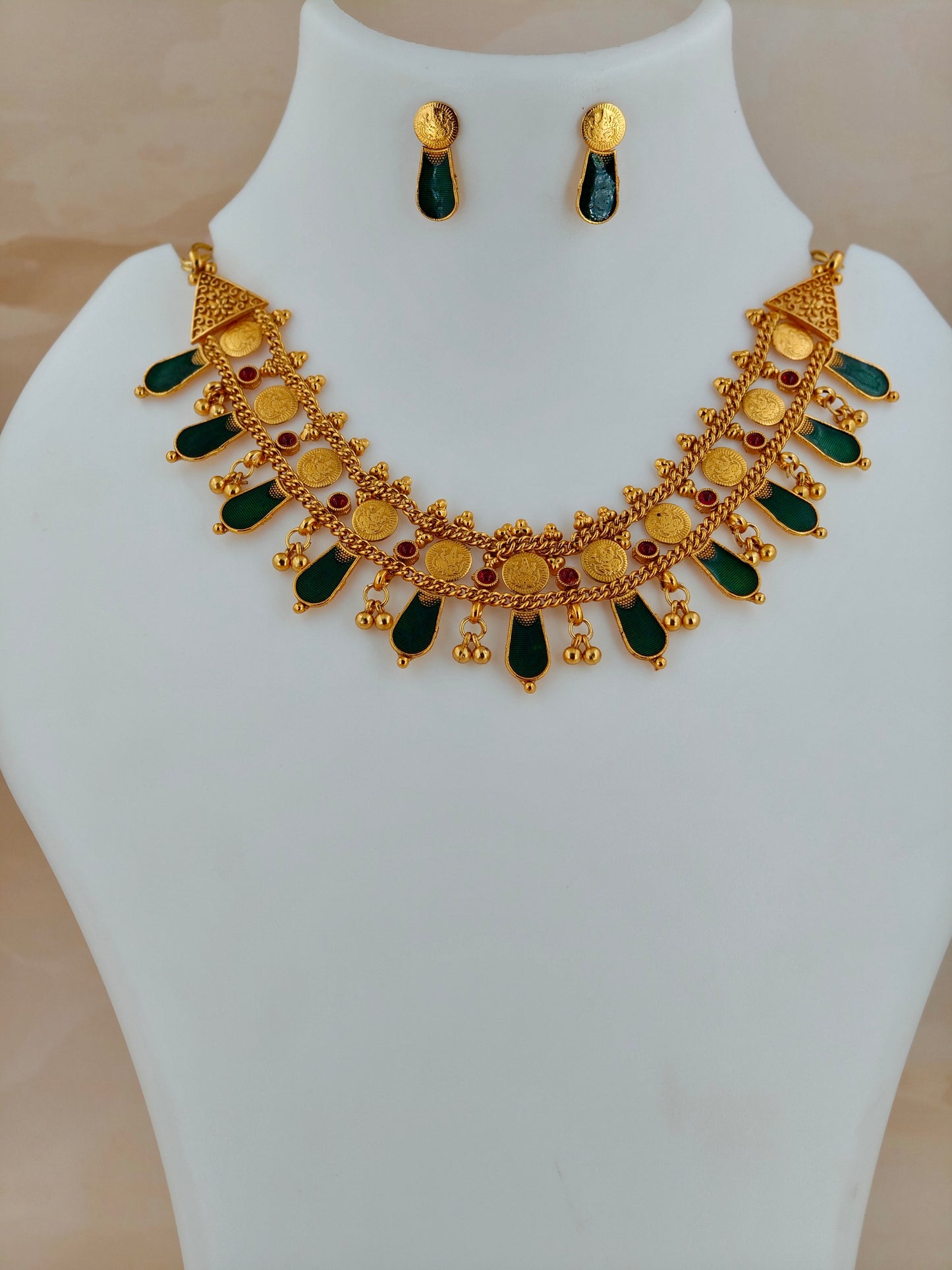 Trending Nagapada Choker Green