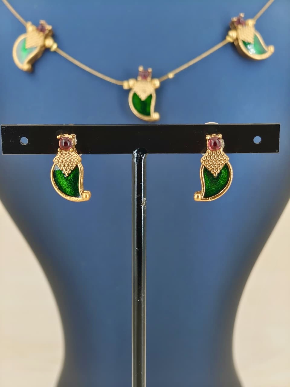 Beautiful Mango palakka Invisible Necklace Green