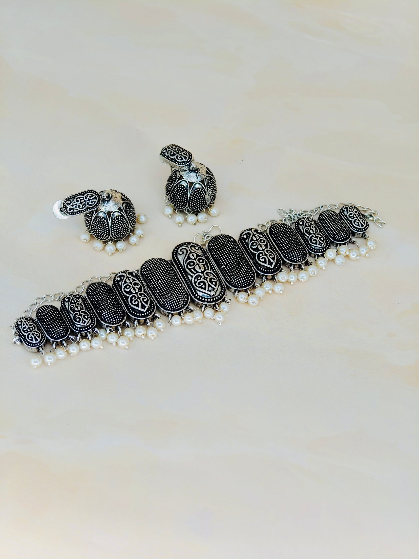 Oxidized Choker with pearls