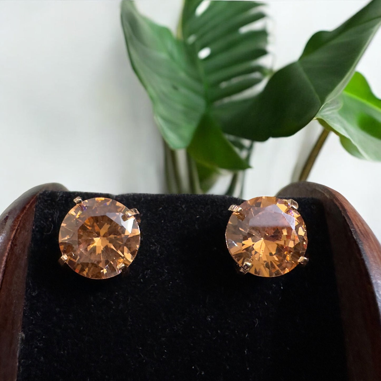 Studs with Single Stone (round)