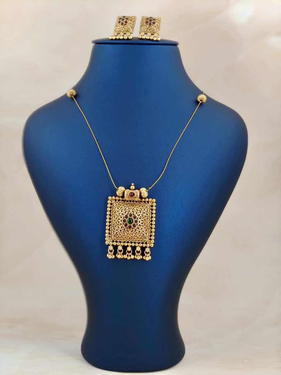 Square Pendant Invisible Necklace