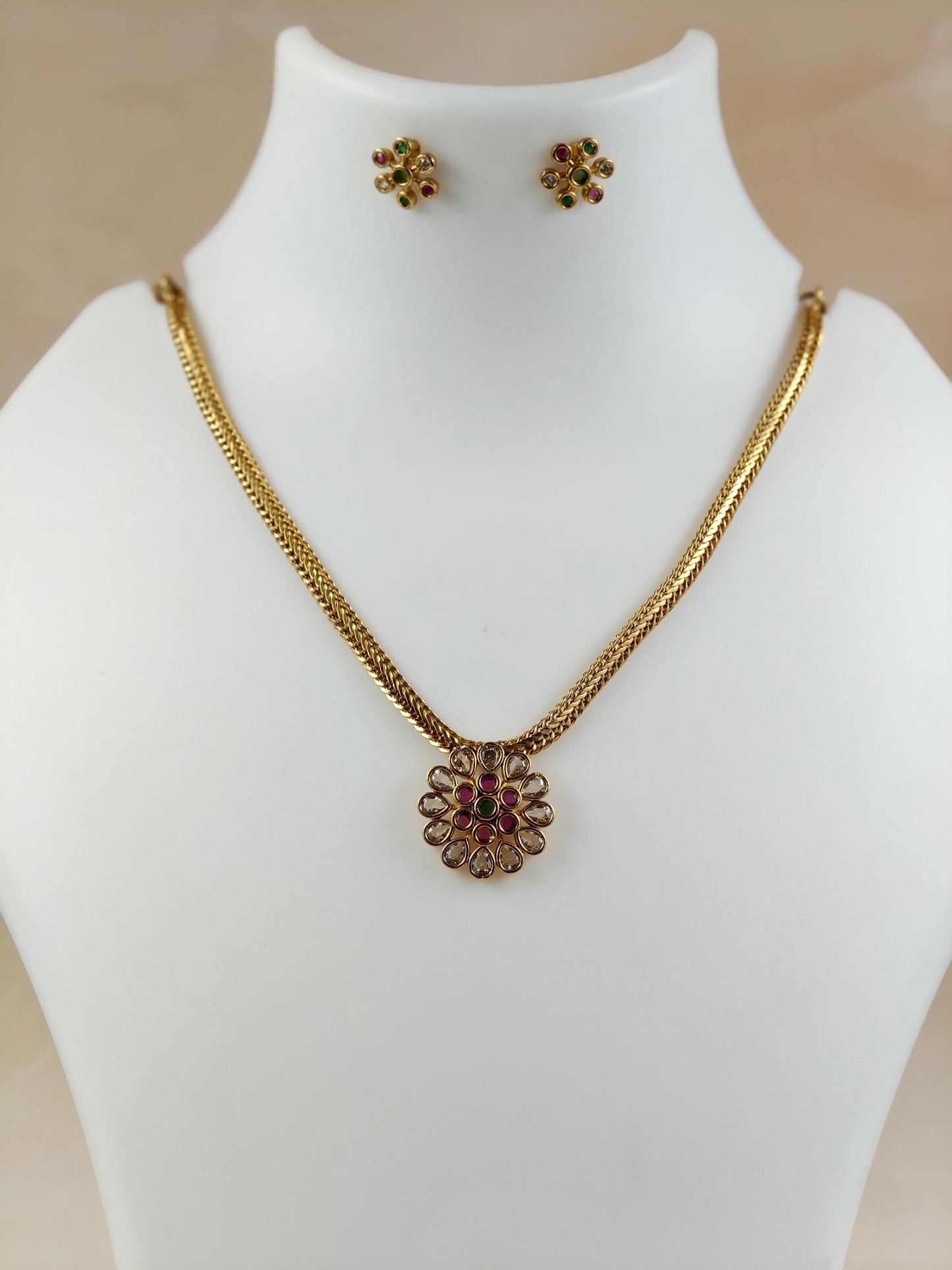 Simple Single Pendant Necklace