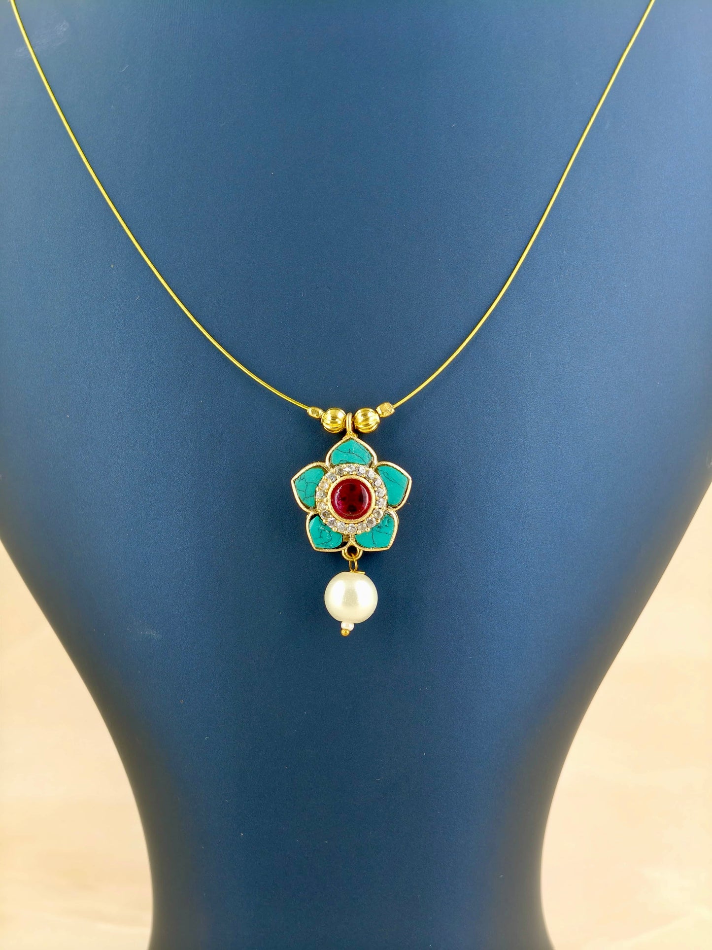 Simple Flower Pendant Invisible Necklace Green