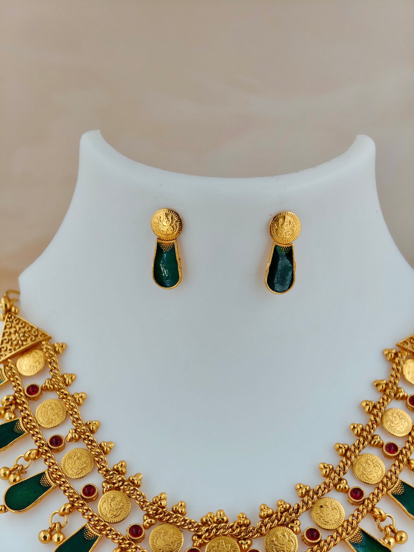 Trending Nagapada Choker Green