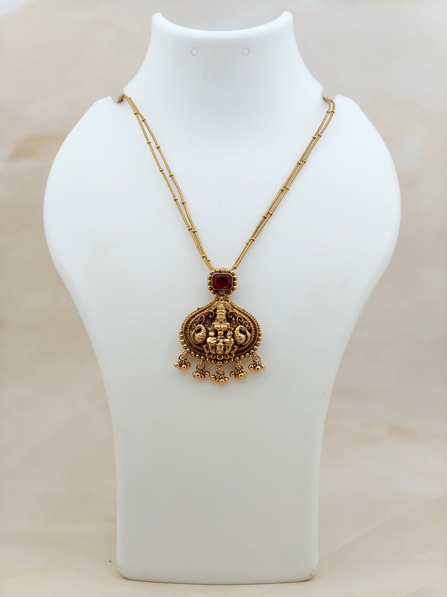 Lakshmi Pendant Necklace Maroon