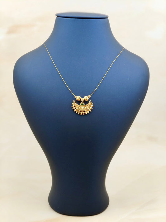 Single Moon Pendant Invisible Chain Green