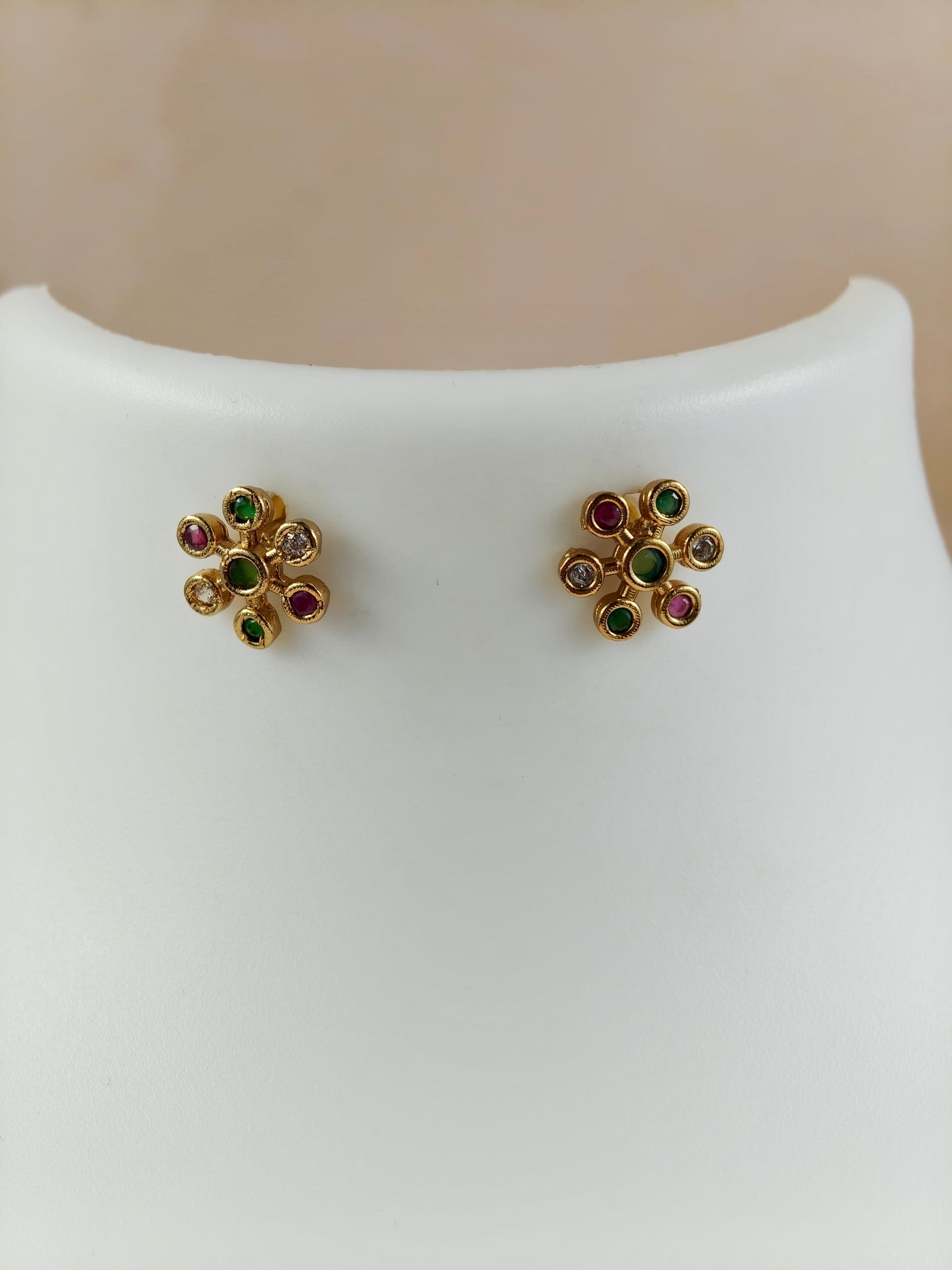 Simple Single Pendant Necklace