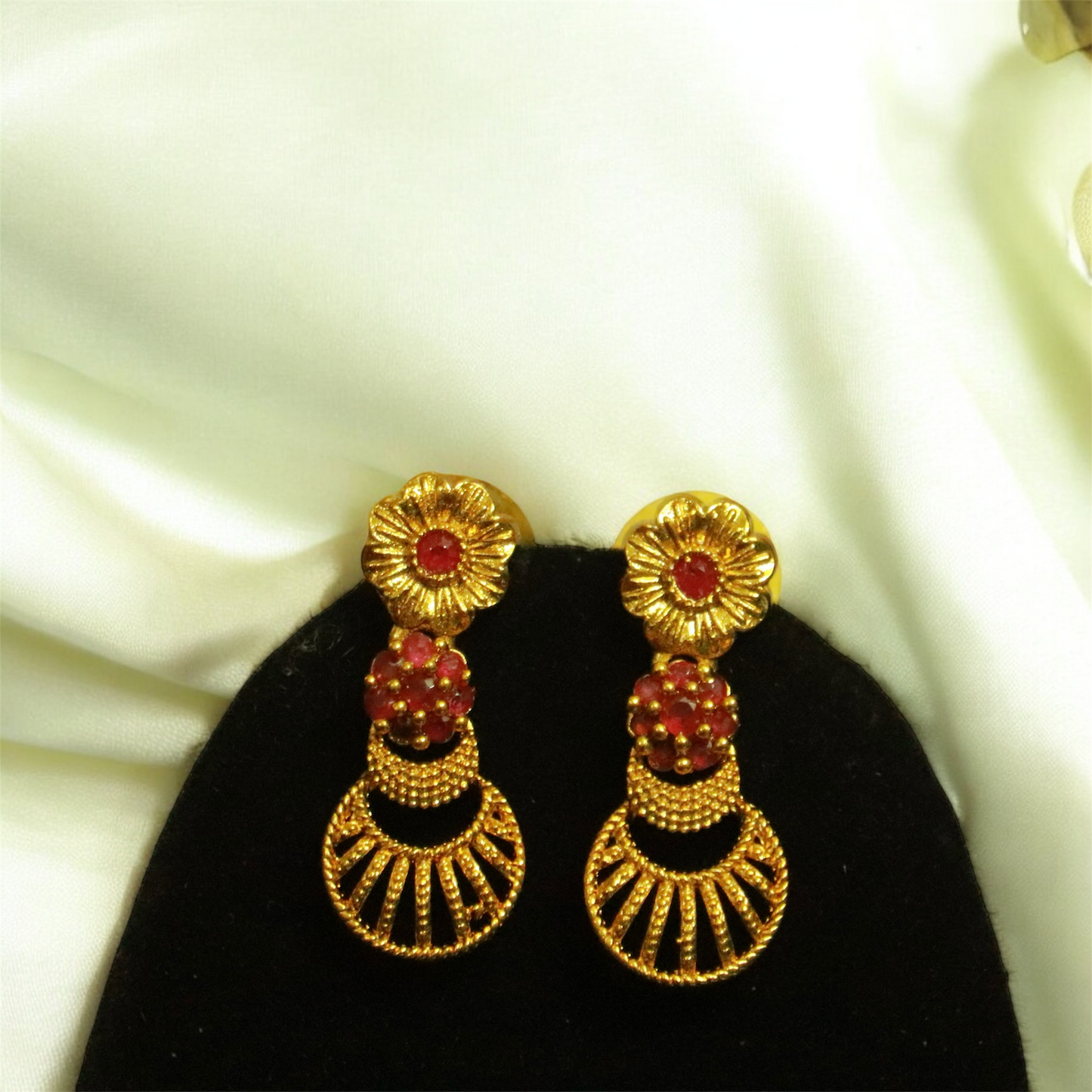 Simple and Elegant Necklace with Earrings