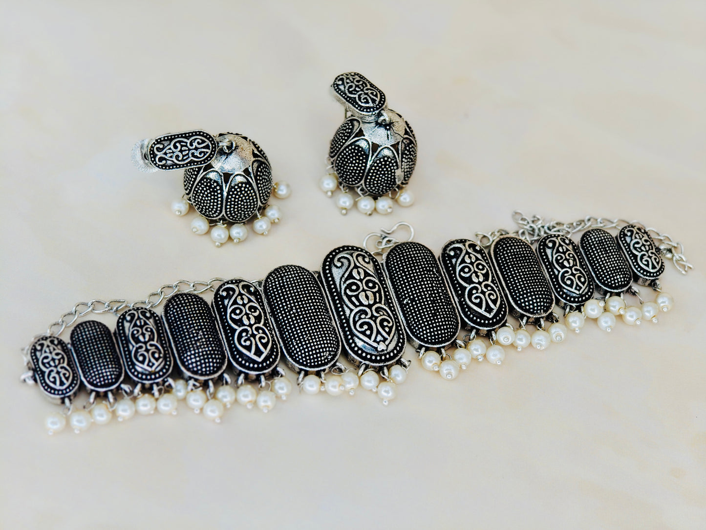 Oxidized Choker with pearls