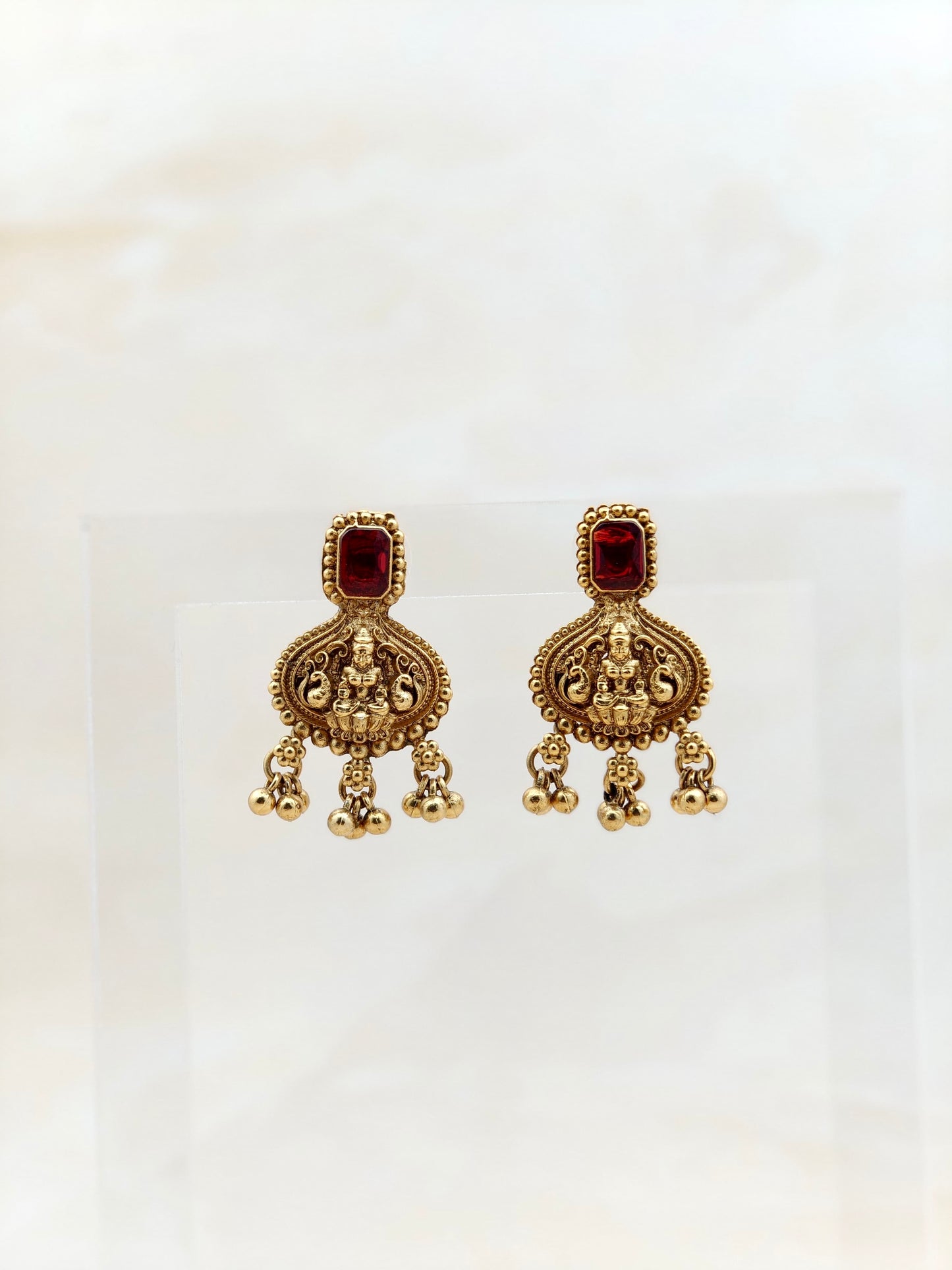 Lakshmi Pendant Necklace Maroon