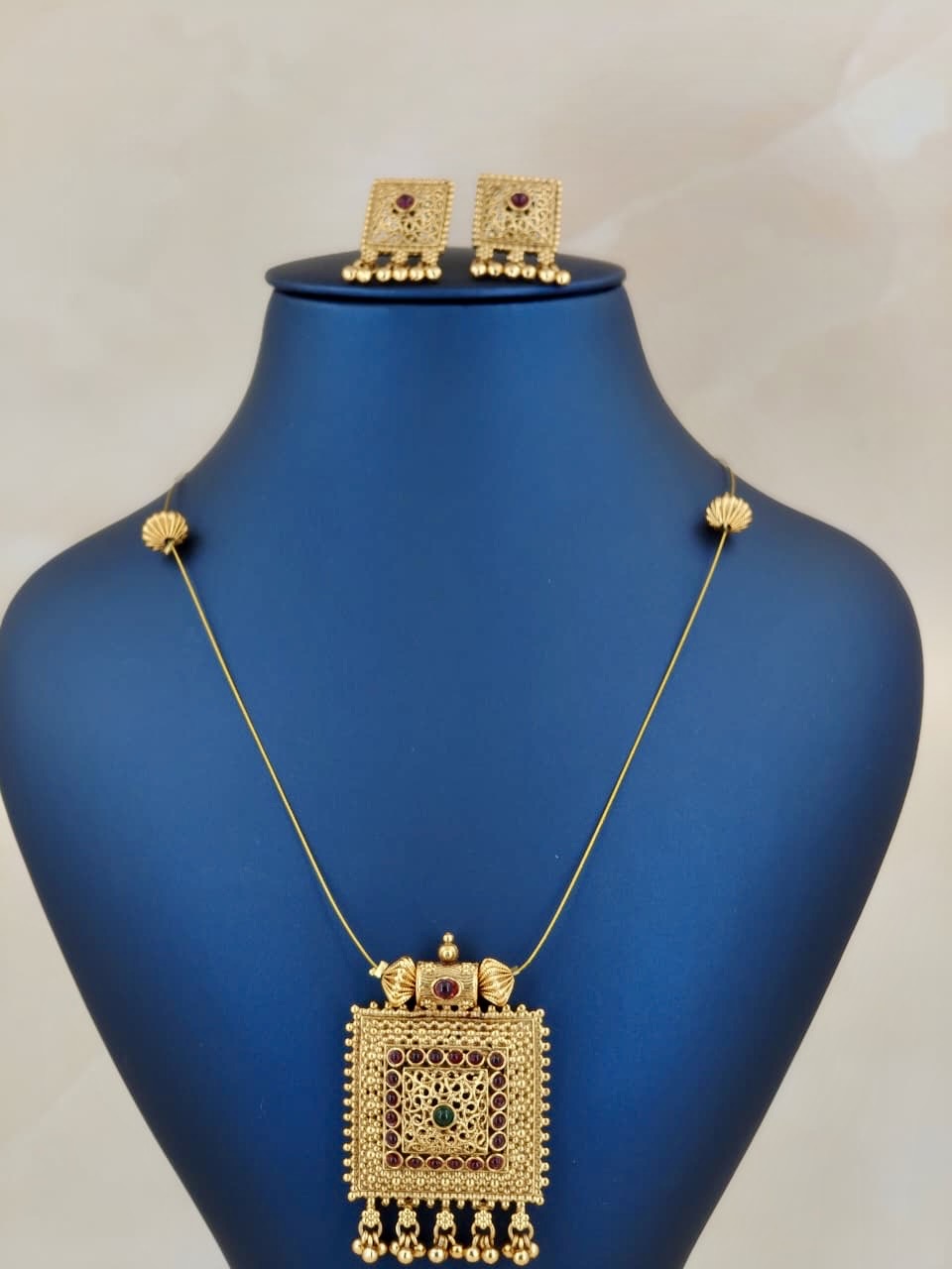 Square Pendant Invisible Necklace