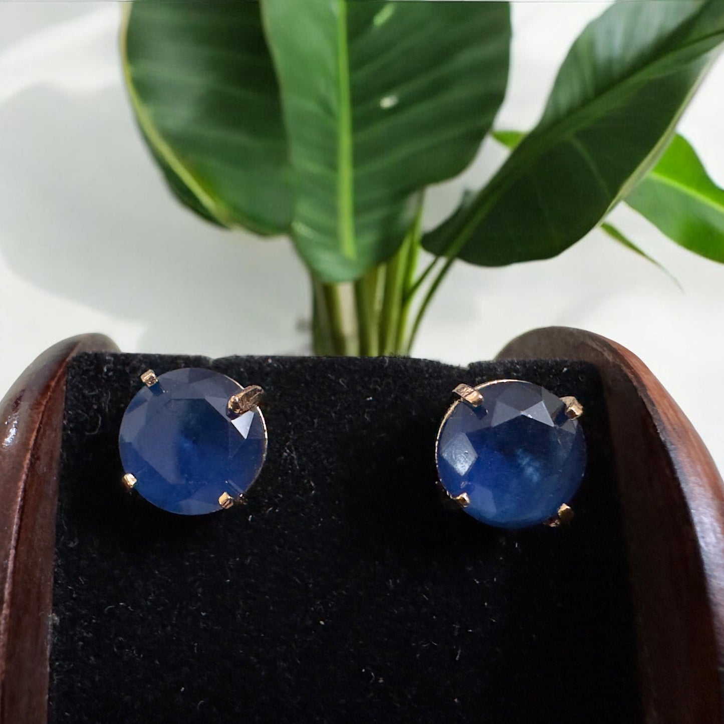 Studs with Single Stone (round)