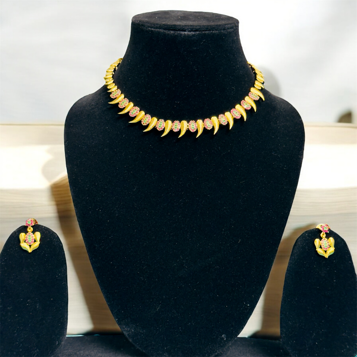 Simple Unique Design Necklace with Earrings