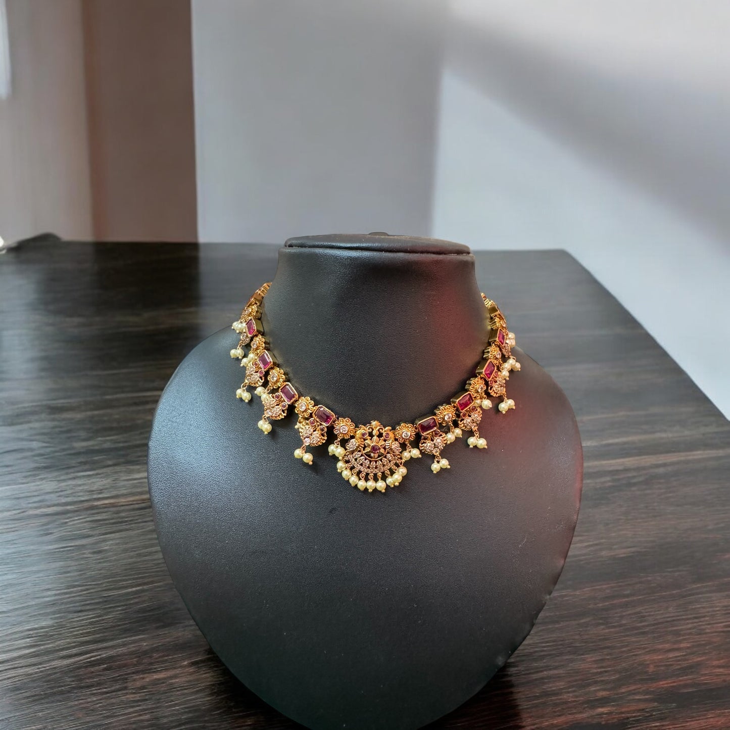 Elegant Flower Design Necklace & Earrings Set