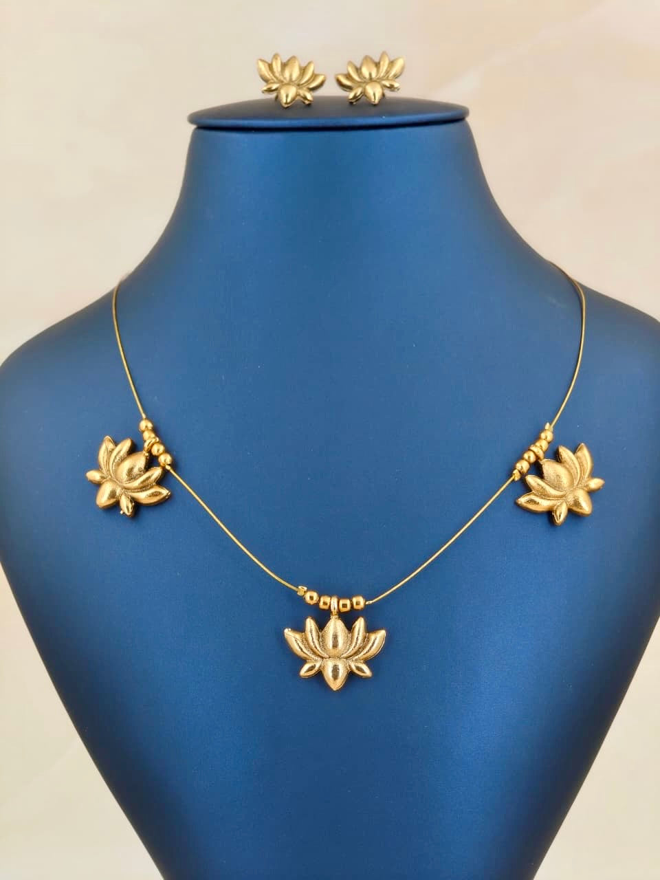 Beautiful Golden Lotus Invisible Necklace