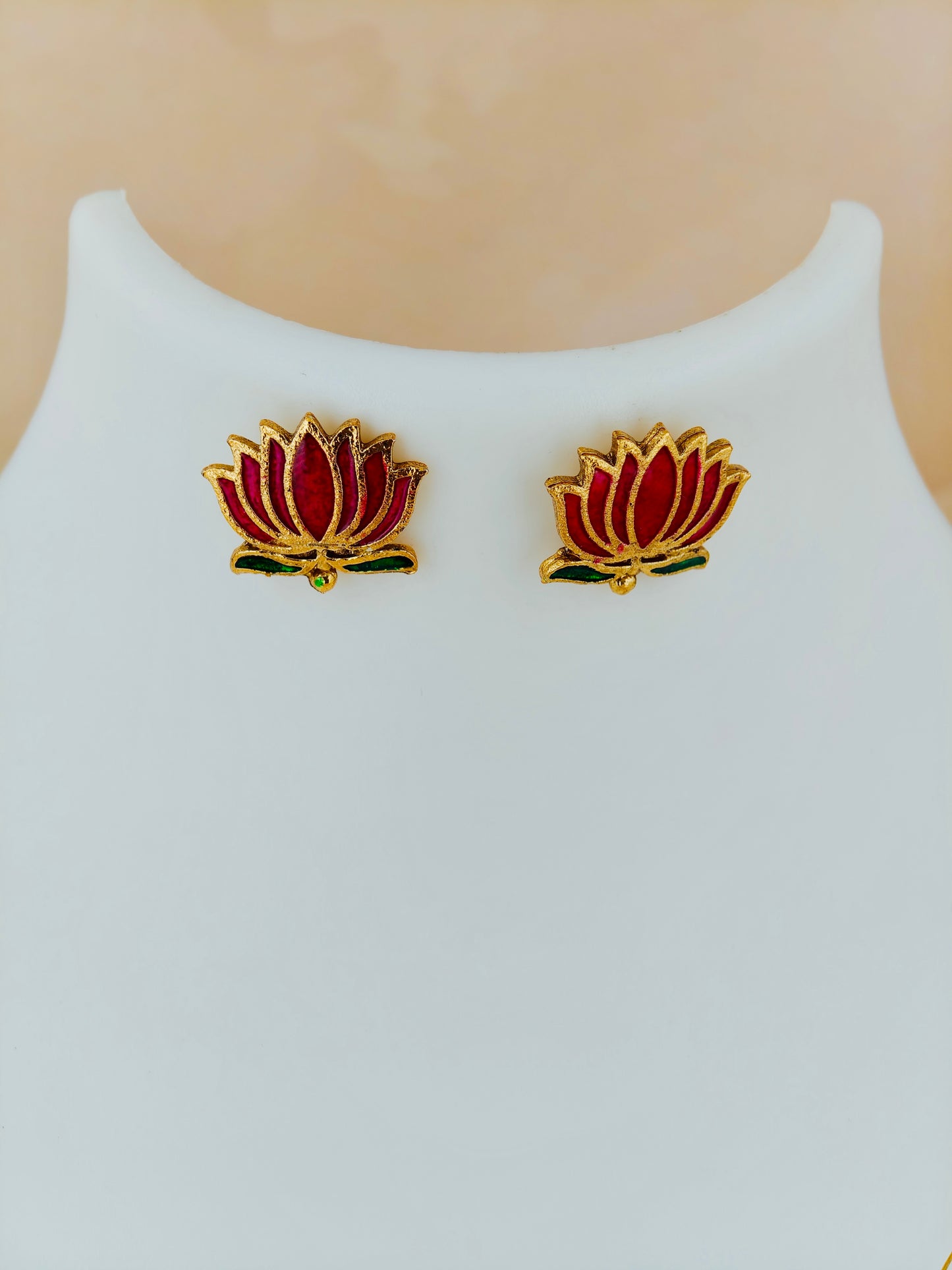 Tri Lotus Pendant Invisible Chain