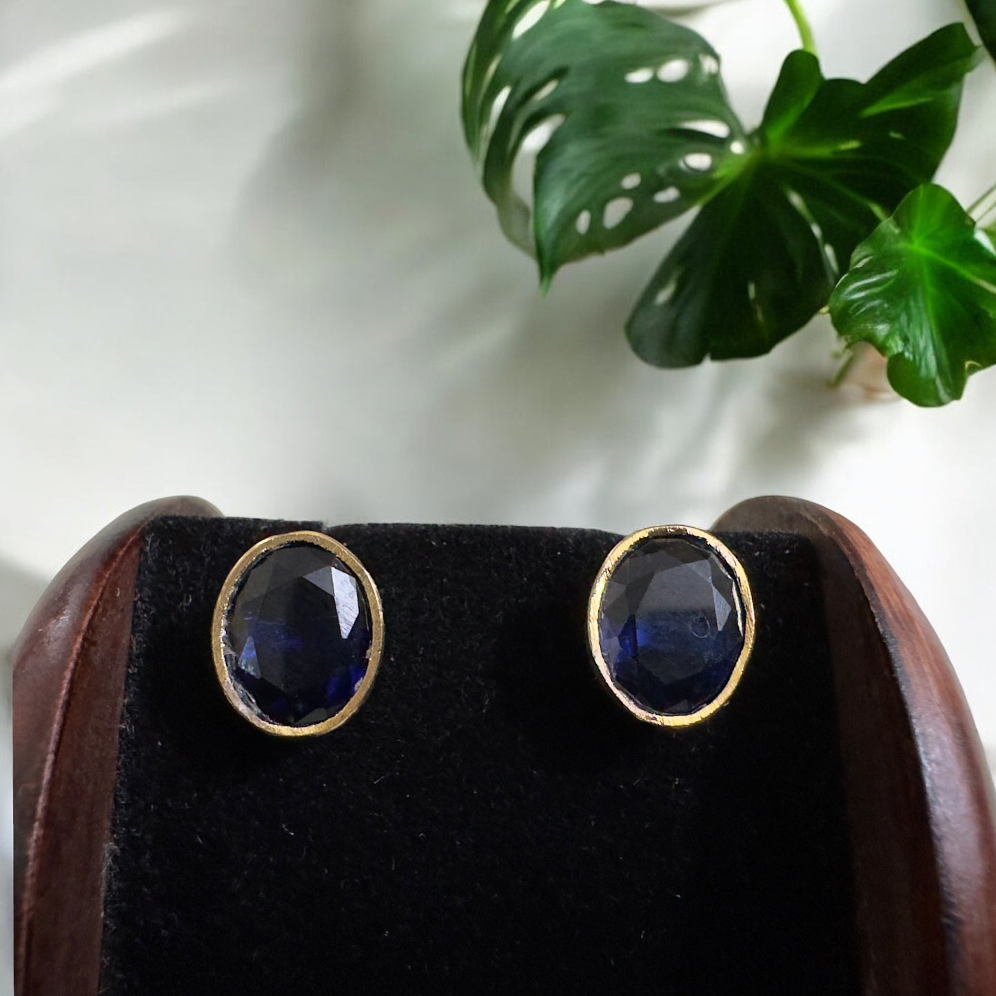 Single Stone Studs (Oval)