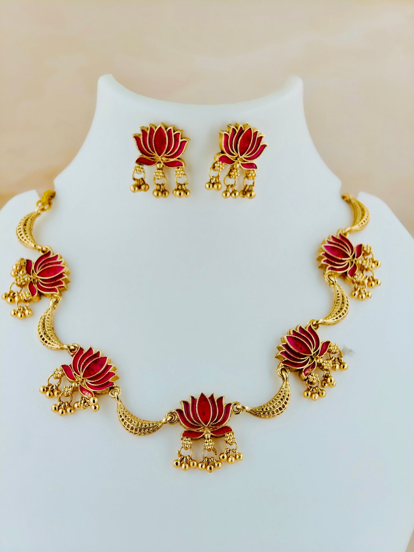 Trending Lotus Hanging Necklace Pink