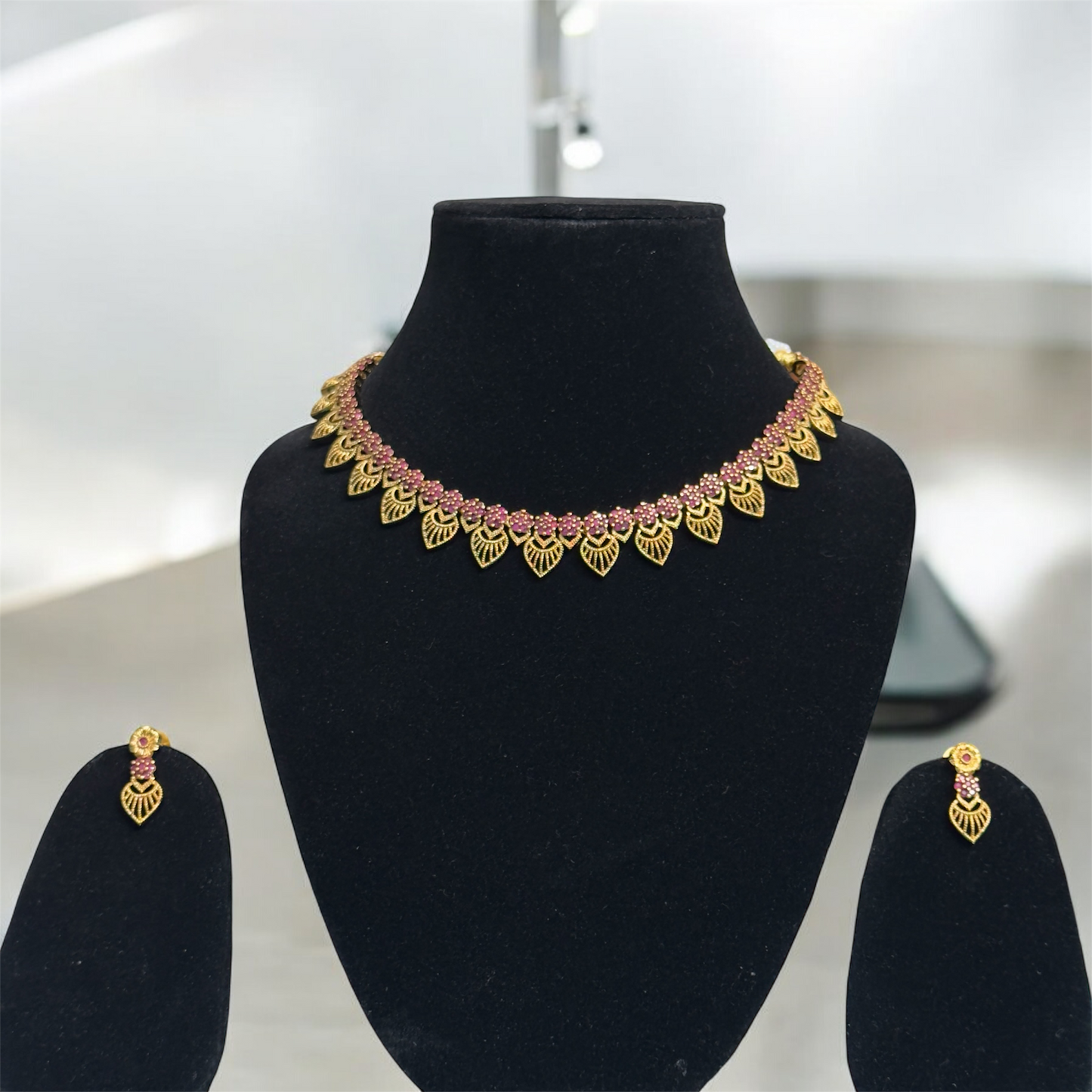 Simple and Elegant Leaf Design Necklace with Earrings