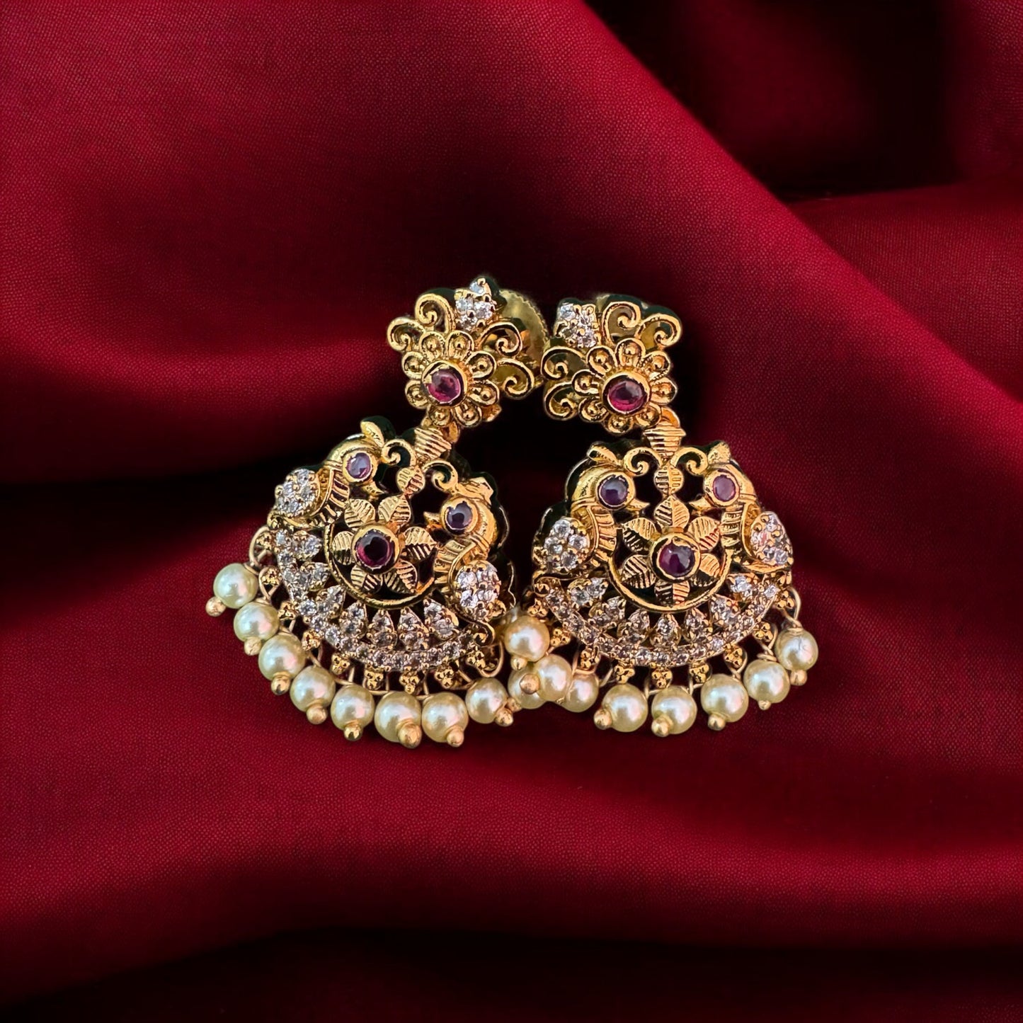 Elegant Flower Design Necklace & Earrings Set