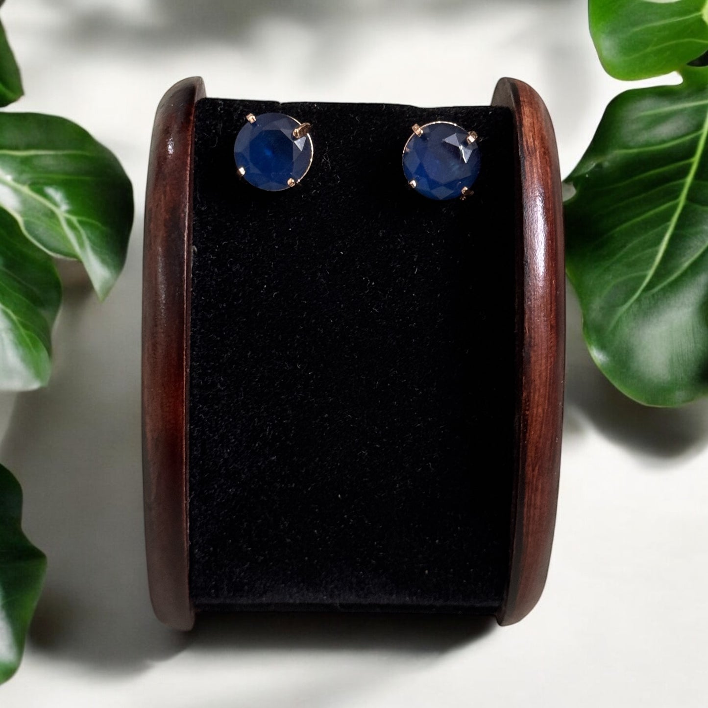 Studs with Single Stone (round)
