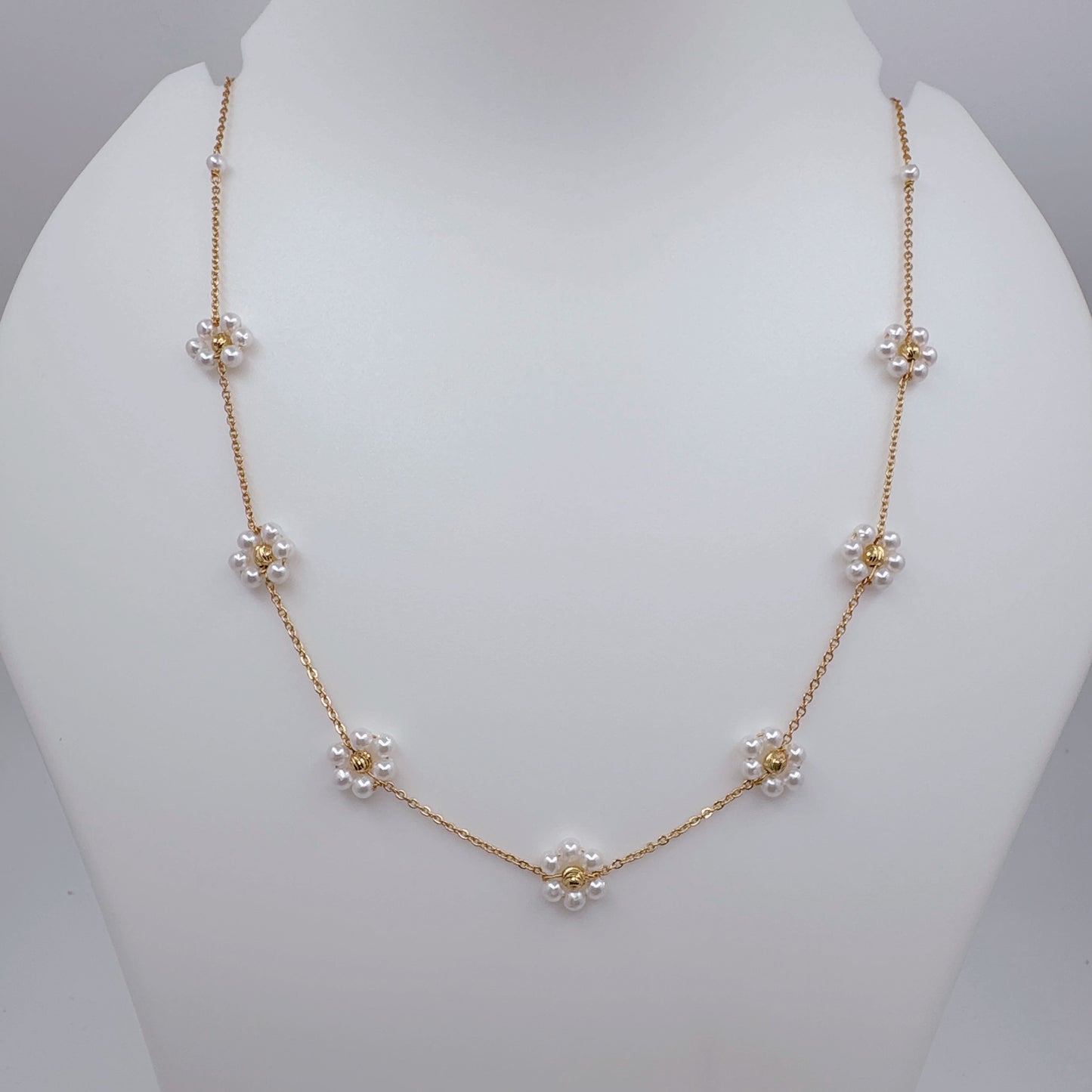 Beautiful Floral Pearl Chain