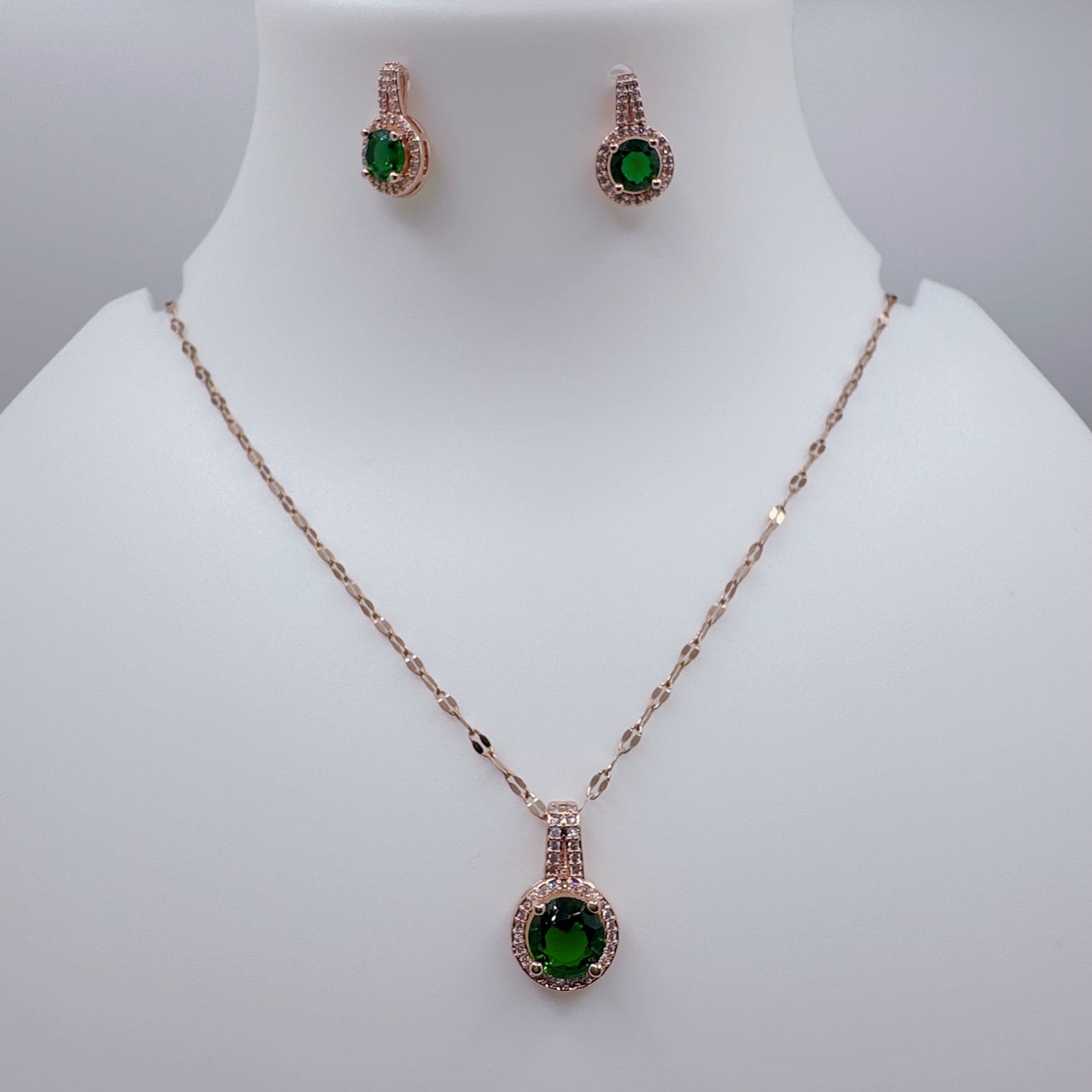 Beautiful Pendant Chain & Earring Set