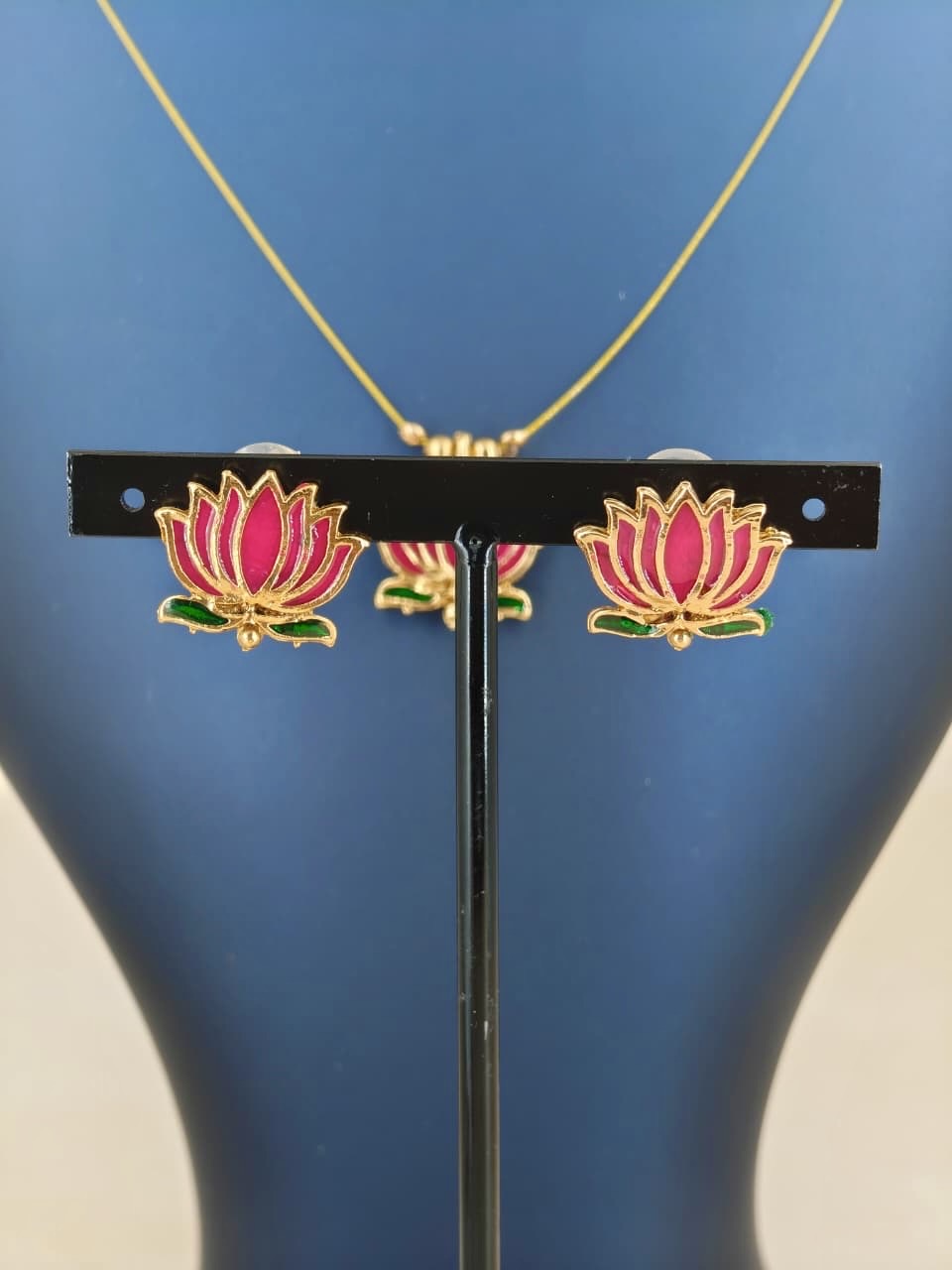 Single Lotus Pendant Invisible Necklace