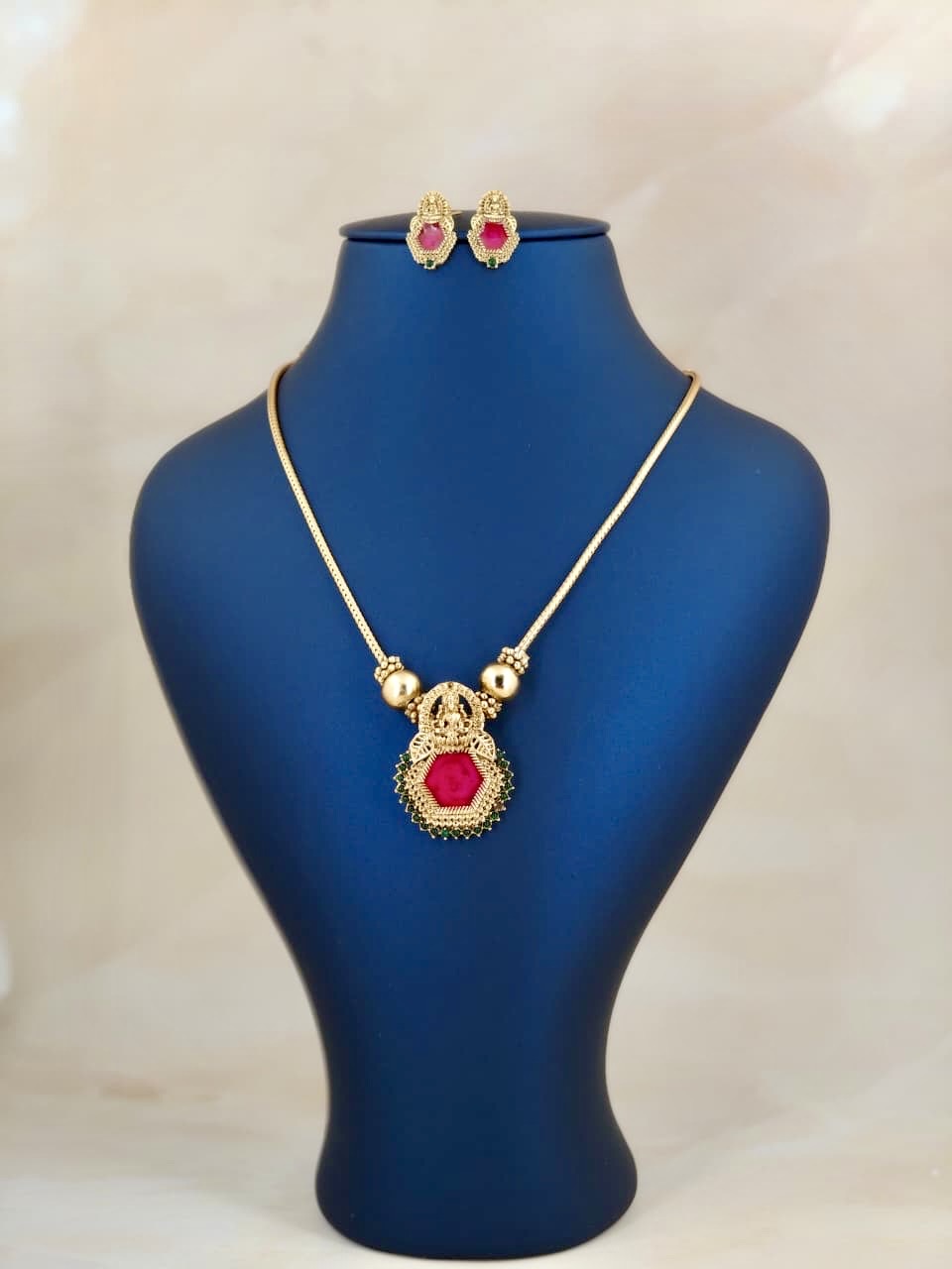 Beautiful Pendant Necklace Rani Pink