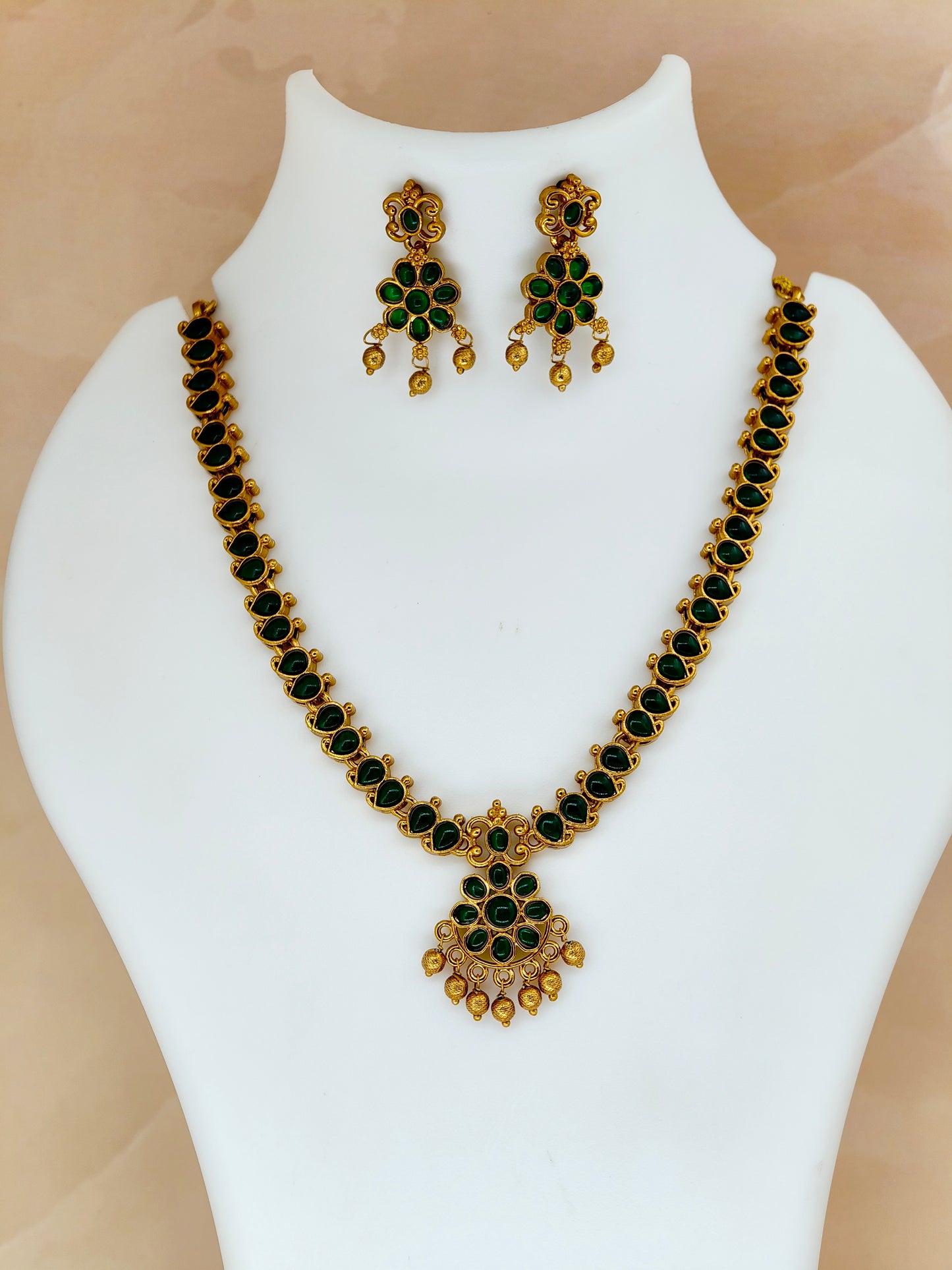 Traditional Kemp Stone chuttiyum chainum Green