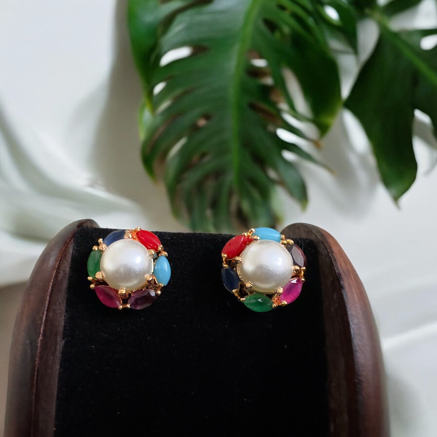 Multi-stones Stud with Pearl (round)
