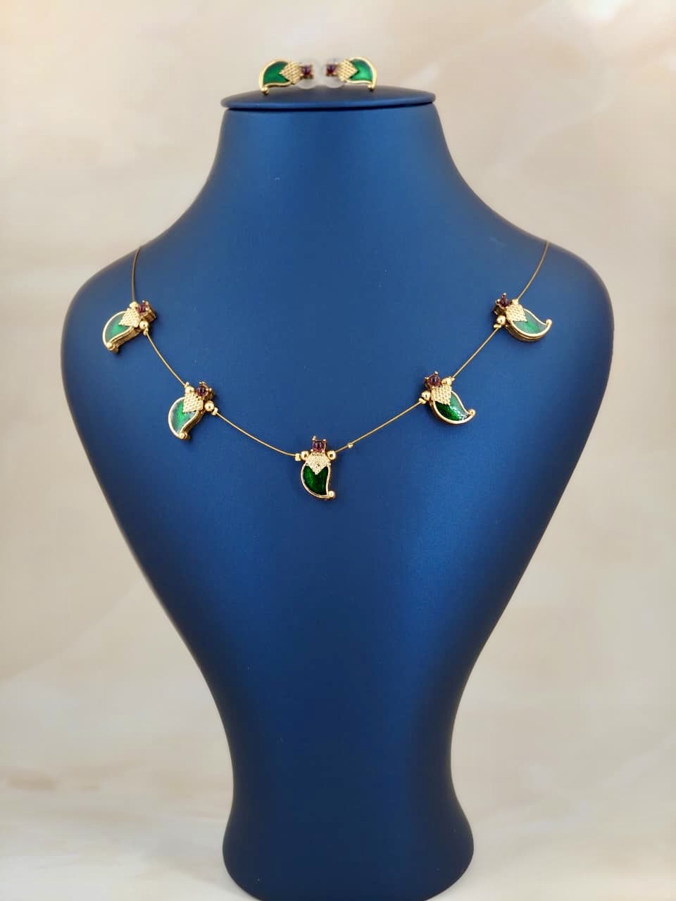 Beautiful Mango palakka Invisible Necklace Green
