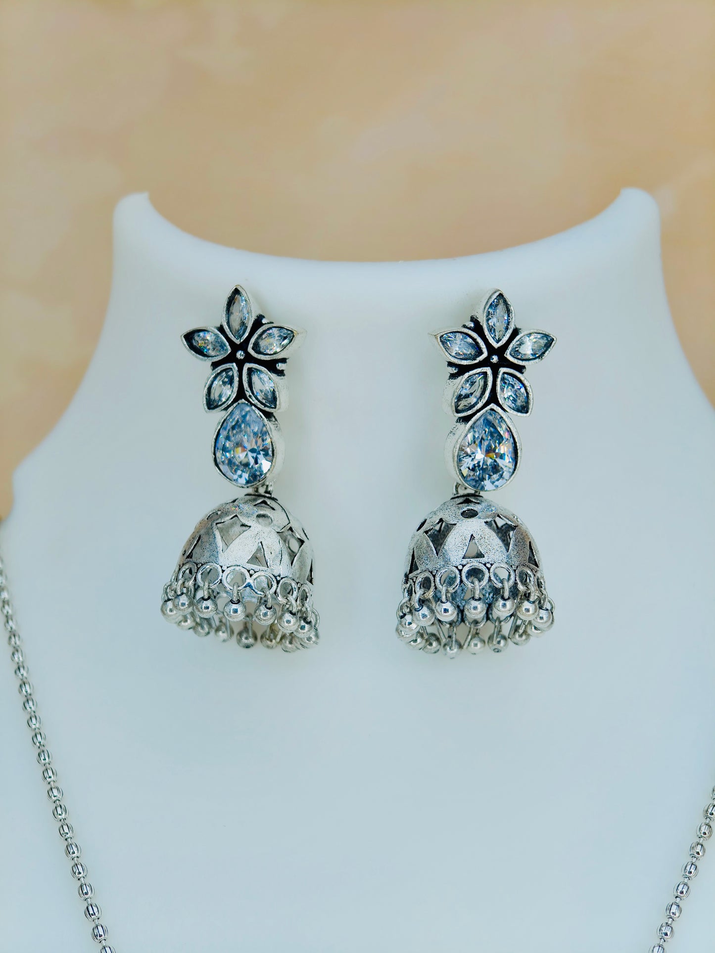 Simple Oxidised Set White