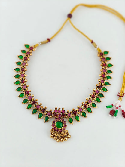 Beautiful Kemp stone necklace Green & Ruby