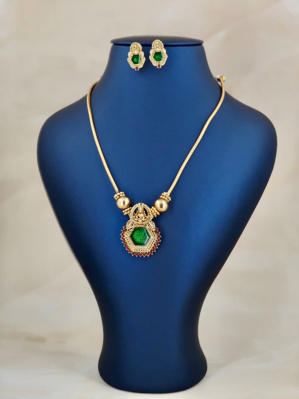 Beautiful Pendant Necklace Green