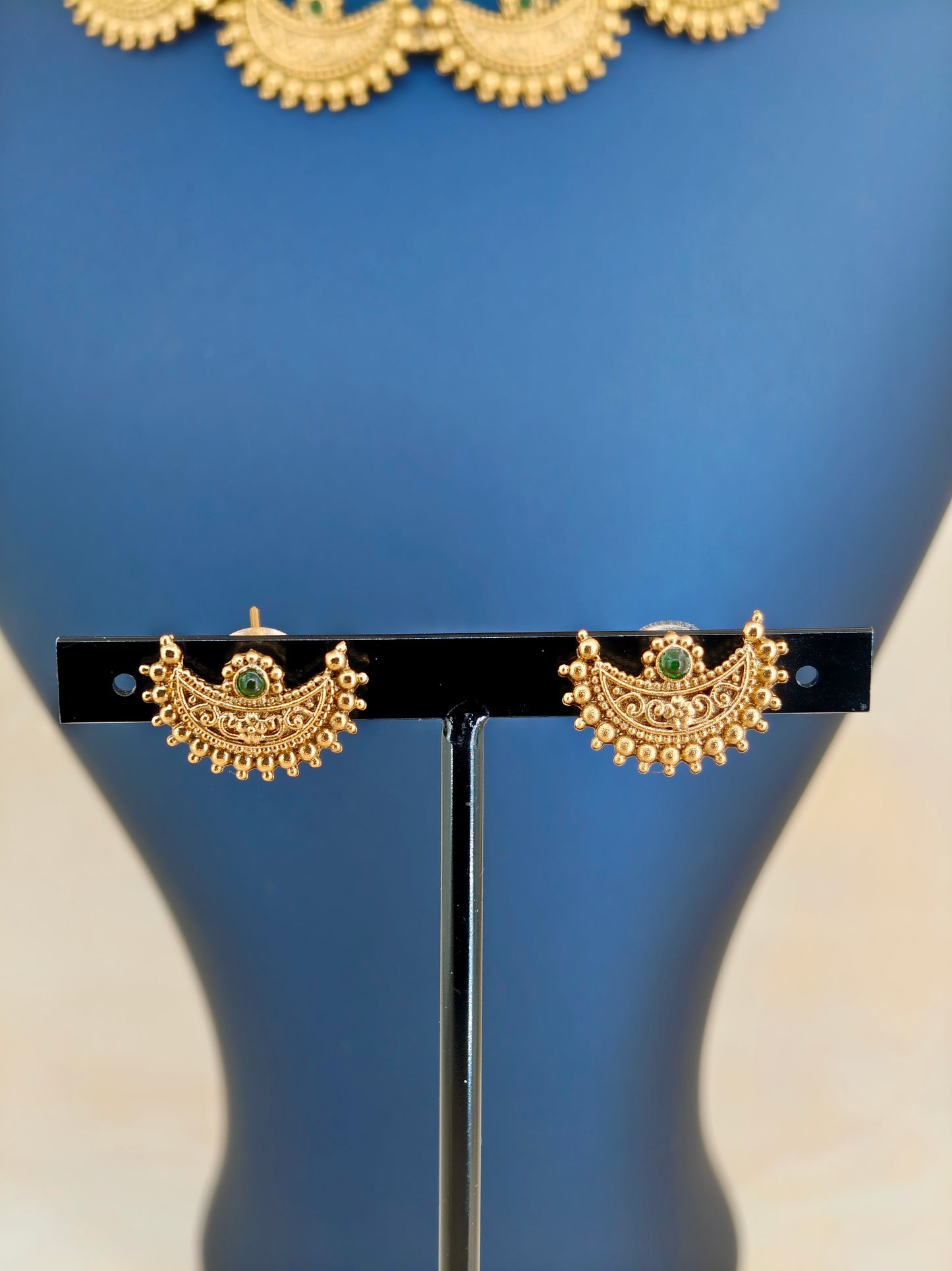 Beautiful Moon Choker