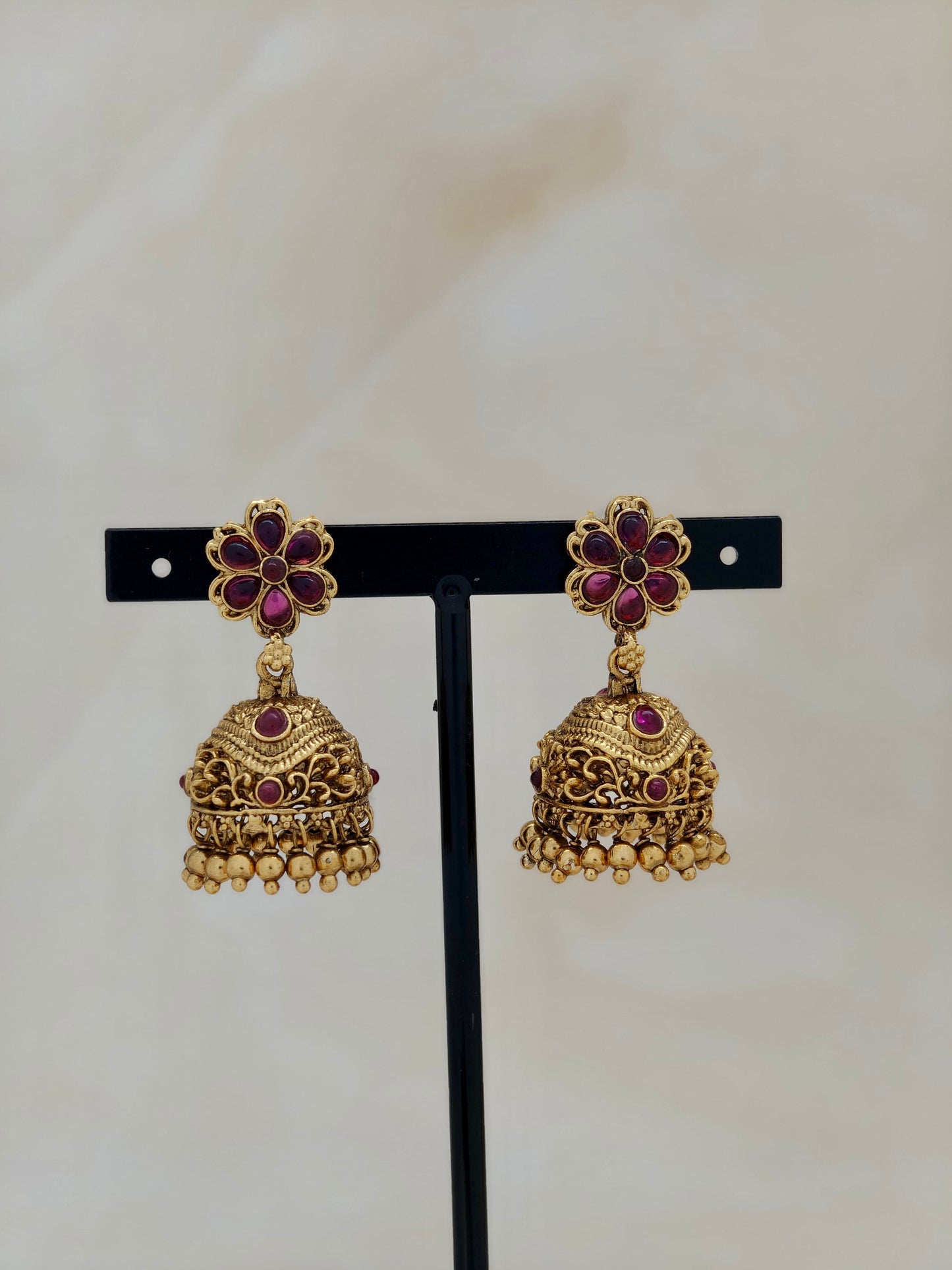 Floral Pattern Hanging necklace Ruby