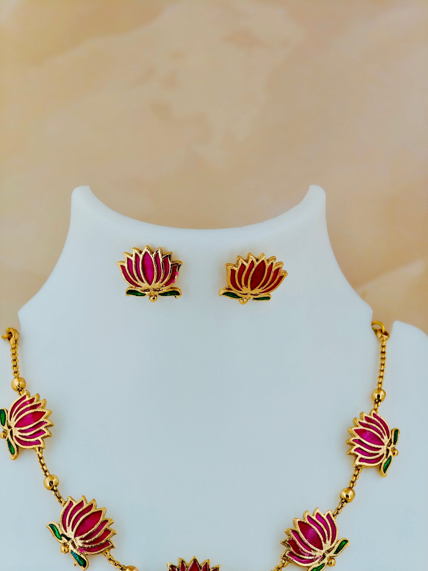 Trending Lotus Chain Pink