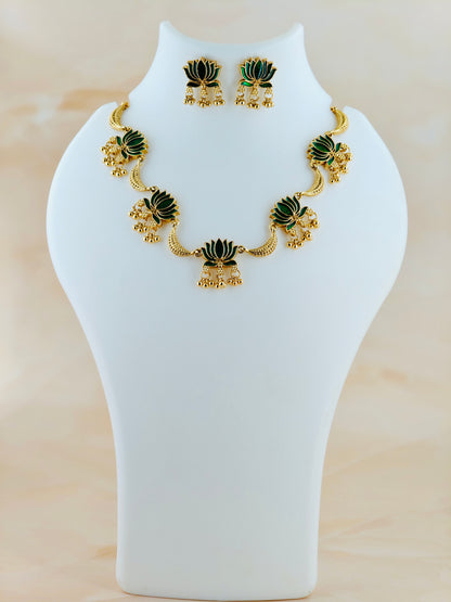 Trending Lotus Hanging Necklace Green