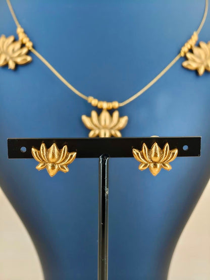Beautiful Golden Lotus Invisible Necklace