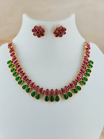 Beautiful Kemp Stone Necklace Ruby and Green